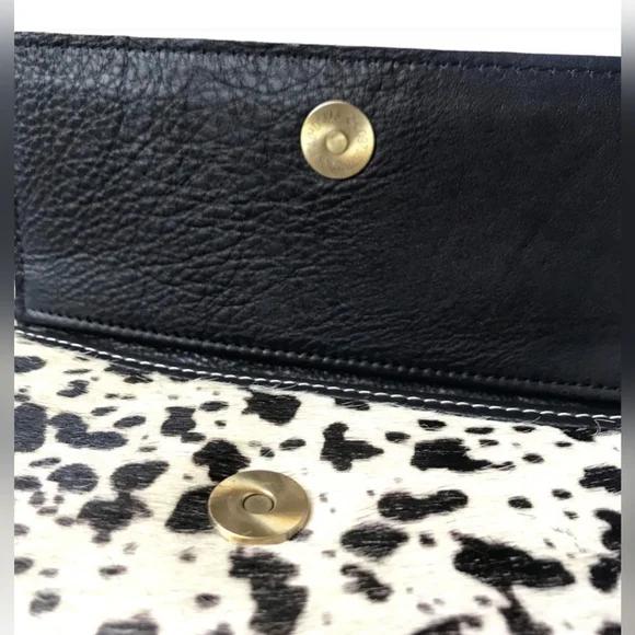 LAST ONE!! Gorgeous Handmade/Hand Carved Genuine Leather Western Style Wallet - Picture 6 of 10